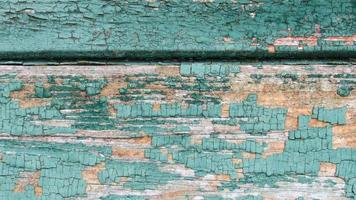 vecchia struttura di legno per carta da parati o sfondo. sfondo ad albero con copia spazio per il testo. bordo con vecchia vernice verde foto