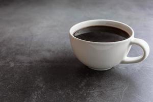 tazza di caffè sul tavolo foto