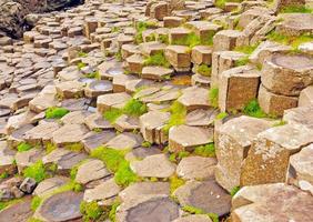 dettagli della colonna baslatica in una formazione rocciosa naturale foto