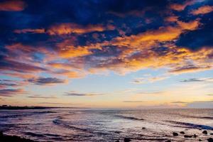 tramonto sul mare. effetto tonico di instagram. Europa. Georgia foto
