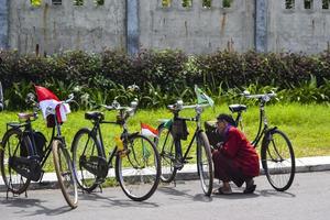 Bekasi, West Java, Indonesia, 5 marzo 2022. una bicicletta antica di pulizia giavanese vecchio stile foto