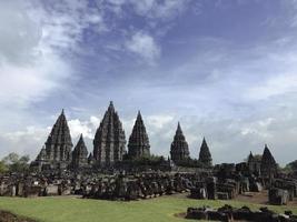 santuario del complesso del tempio indù di Prambanan incluso nella lista del patrimonio mondiale. yogyakarta, java centrale, indonesia foto