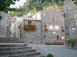 veduta di radicofani in toscana, italia foto