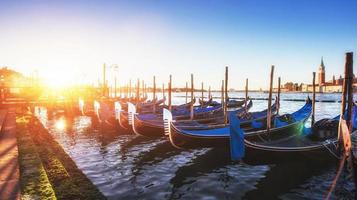 viste fantastiche della gondola al tramonto foto