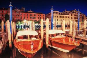 paesaggio cittadino. ponte di rialto a venezia foto