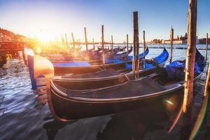 viste fantastiche della gondola al tramonto foto