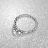 Anello di fidanzamento con 3 pietre che stabilisce la posizione in oro bianco 3d rendering foto