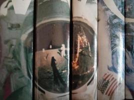 foto dell'astronauta nel libro