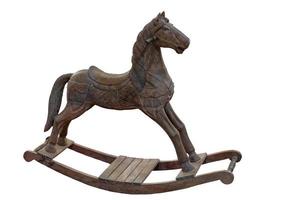 cavallo a dondolo in legno su sfondo bianco isolato foto
