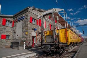 bernina svizzera 2015 hospice stazione ferroviaria treno rosso bernina foto