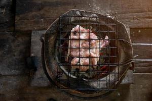 deliziosa grigliata di manzo e maiale con la festa foto