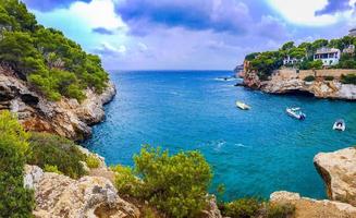 panorama scogliere paesaggio baia di cala santanyi a maiorca, spagna. foto