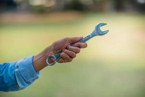 mano e strumenti del tecnico. foto