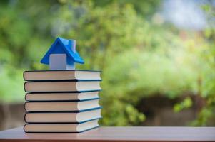 formazione del libro degli studenti per la scuola. foto