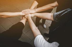 lavoro di squadra con le braccia e le mani. foto