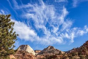 spettacolare formazione di nubi nel parco nazionale di zion foto