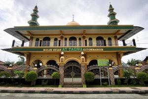 13 dicembre 2020, architettura di una moschea a kebumen, indonesia. foto