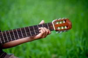 chitarra e natura buona atmosfera foto