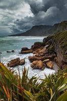 la selvaggia costa del punakaiki in Nuova Zelanda foto