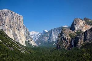 Yosemite paesaggio in estate foto