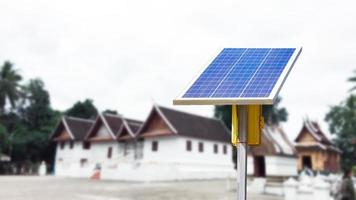 pannello fotovoltaico, nuova tecnologia per conservare e utilizzare l'energia della natura con la vita umana, l'energia sostenibile e il concetto di amico ambientale. foto