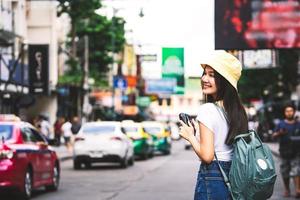 giovane strada turistica asiatica di khaosan foto