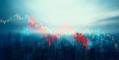 il grafico azionario finanziario è diminuito dallo scoppio della corona del virus. foto
