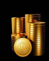 la moneta d'oro ha un simbolo bitcoin. criptovaluta il formato della moneta è impilato su uno sfondo nero. criptovalute per il trading di materie prime, affari, tecnologia. rendering 3D. foto