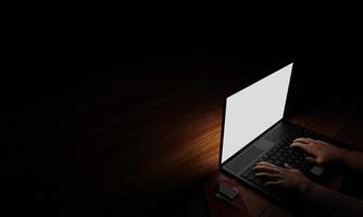 la mano di una persona che usa un notebook o un laptop, uno schermo vuoto, uno sfondo bianco e scuro, la luce nera risplende sulla mano. operazione misteriosa o rendering hacker.3d foto