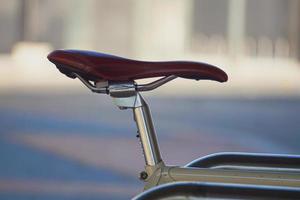 seggiolino per bicicletta per strada, modalità di trasporto in bicicletta foto