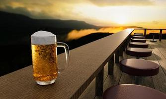 birra fredda in una bolla di vetro trasparente e schiuma di birra messa su un lungo tavolo di legno sulla terrazza del ristorante sulla montagna. lo sfondo è costituito da montagne complesse e albe mattutine. rendering 3D foto