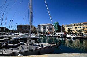 barche nel porto di savona foto