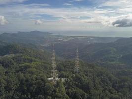 torre delle telecomunicazioni vista aerea foto