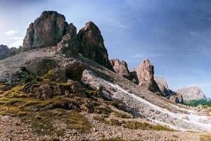 montagne rocciose al tramonto. Alpi dolomitiche, italia foto