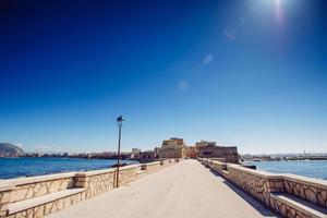 strada lungo il mare. foto