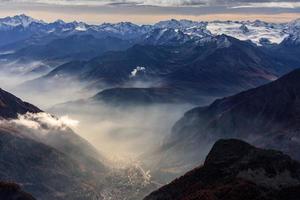 vista dal monte bianco o mont blanc nella valle d'aosta italia foto