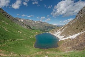 montagna con lago foto