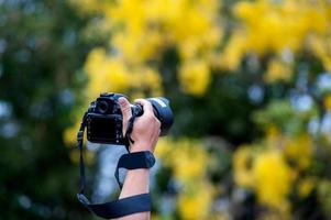 fotografia a mano e attrezzatura fotografica del fotografo concept photographer foto