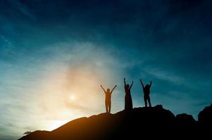 silhouette di leadership di squadra, lavoro di squadra e lavoro di squadra e deliziosi concetti di silhouette foto