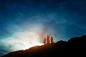 silhouette di leadership di squadra, lavoro di squadra e lavoro di squadra e deliziosi concetti di silhouette foto