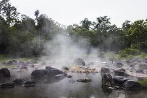 primavera calda nel parco nazionale di jaesorn, tailandia foto