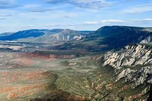 la bellezza paesaggistica del Colorado. splendidi paesaggi drammatici nel monumento nazionale dei dinosauri, in colorado foto