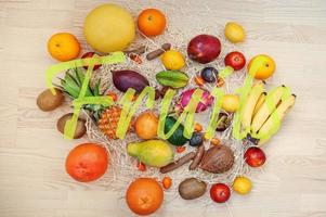 frutta esotica con segno di frutta. mangiare sano dieta alimentare sfondo. foto