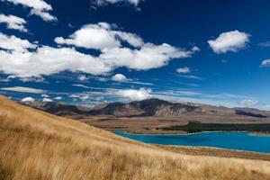 vista panoramica sulla campagna intorno al lago tekapo foto