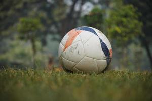 calcio in terra prima dell'inizio della partita foto