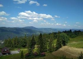 bella campagna in montagna. monti carpazi, ucraina, europa foto