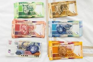 città del capo sud africa 15. gennaio 2018 banconote colorate sudafricane denaro. grandi cinque animali foto