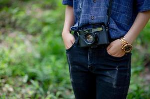 la donna e la sua amata fotografia di concetto di viaggio con la fotocamera foto