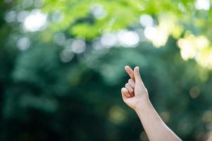 la mano che esprime puro amore mani bianche pulite, concetti d'amore foto