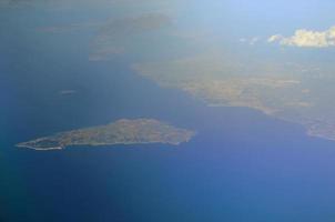 isola e terra con aeroplano marittimo foto